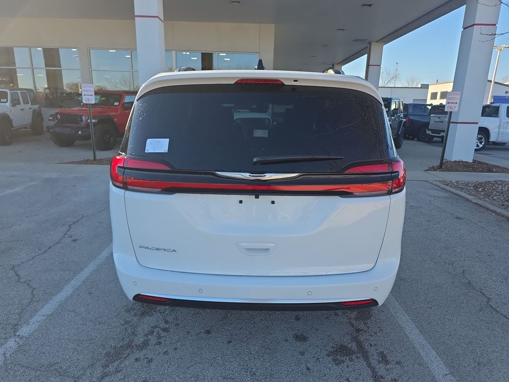 New 2026 Chrysler Pacifica PINNACLE Passenger Van