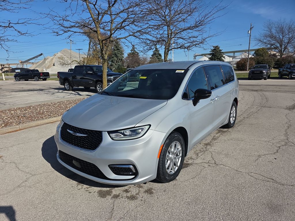 2026 Chrysler Pacifica Passenger Van 