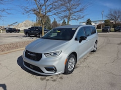 2026 Chrysler Pacifica SELECT Passenger Van