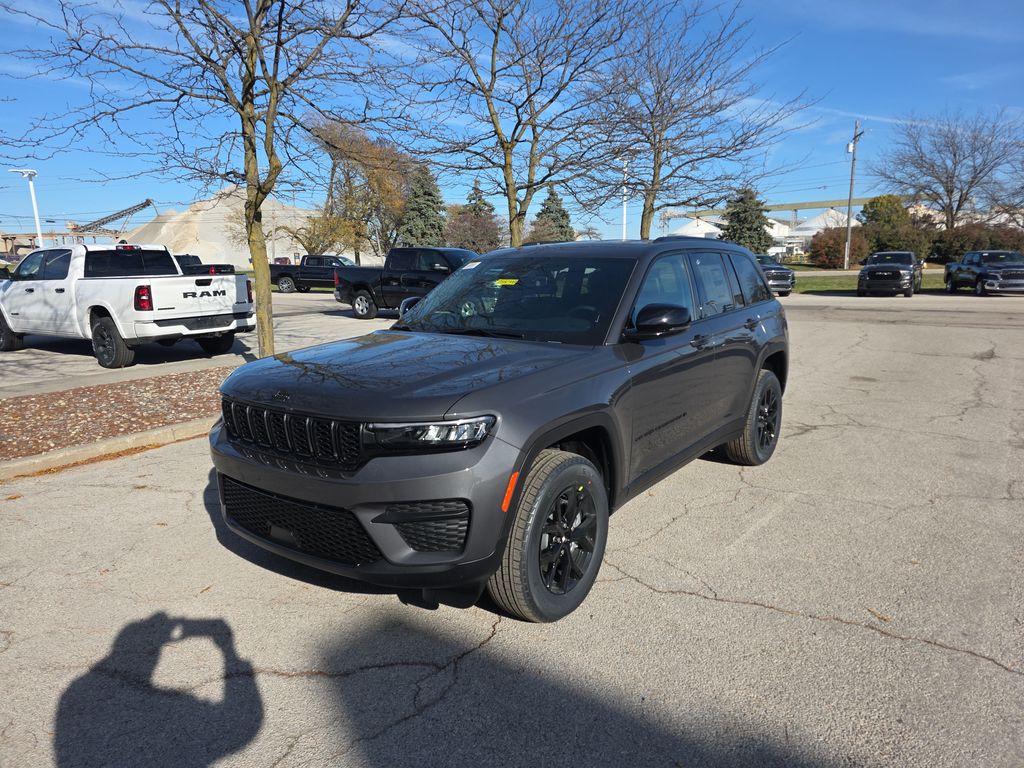 2025 Jeep Grand Cherokee Altitude's photo