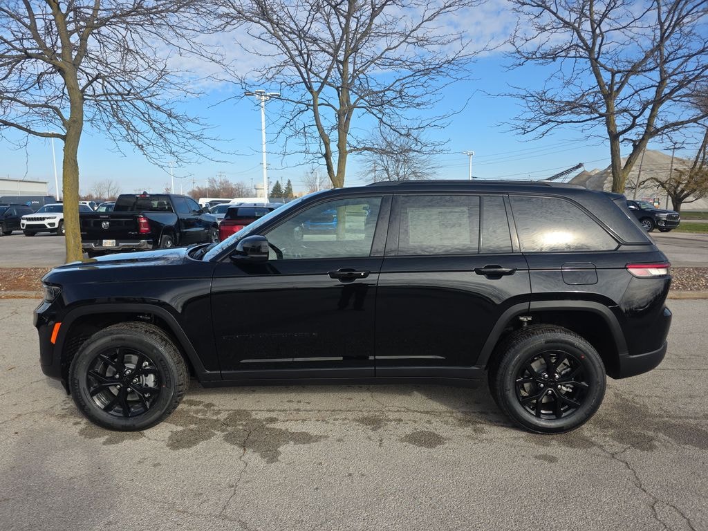 New 2025 Jeep Grand Cherokee ALTITUDE 4X4 Sport Utility