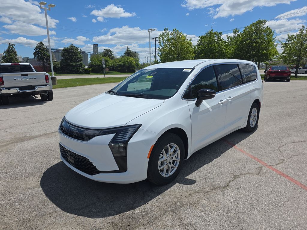 2027 Chrysler Pacifica Select's photo