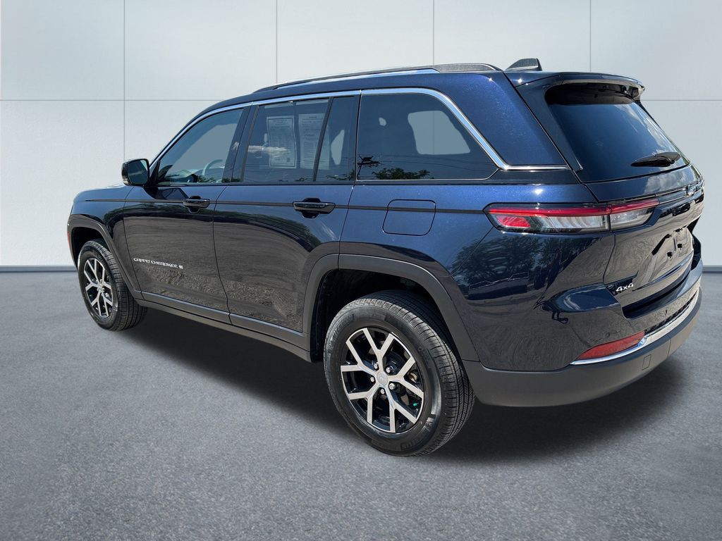 2023 Jeep Grand Cherokee Limited photo 3