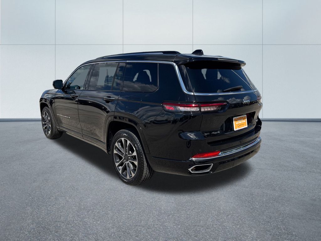 2022 Jeep Grand Cherokee Overland photo 2