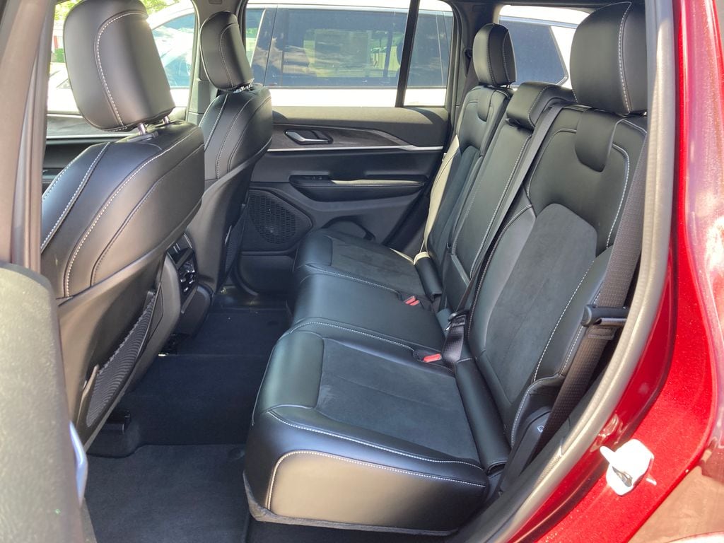 2026 Jeep Grand Cherokee Laredo - Photo 11