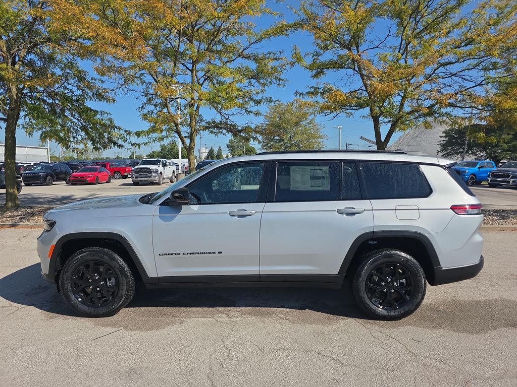 2025 Jeep Grand Cherokee Altitude photo 4
