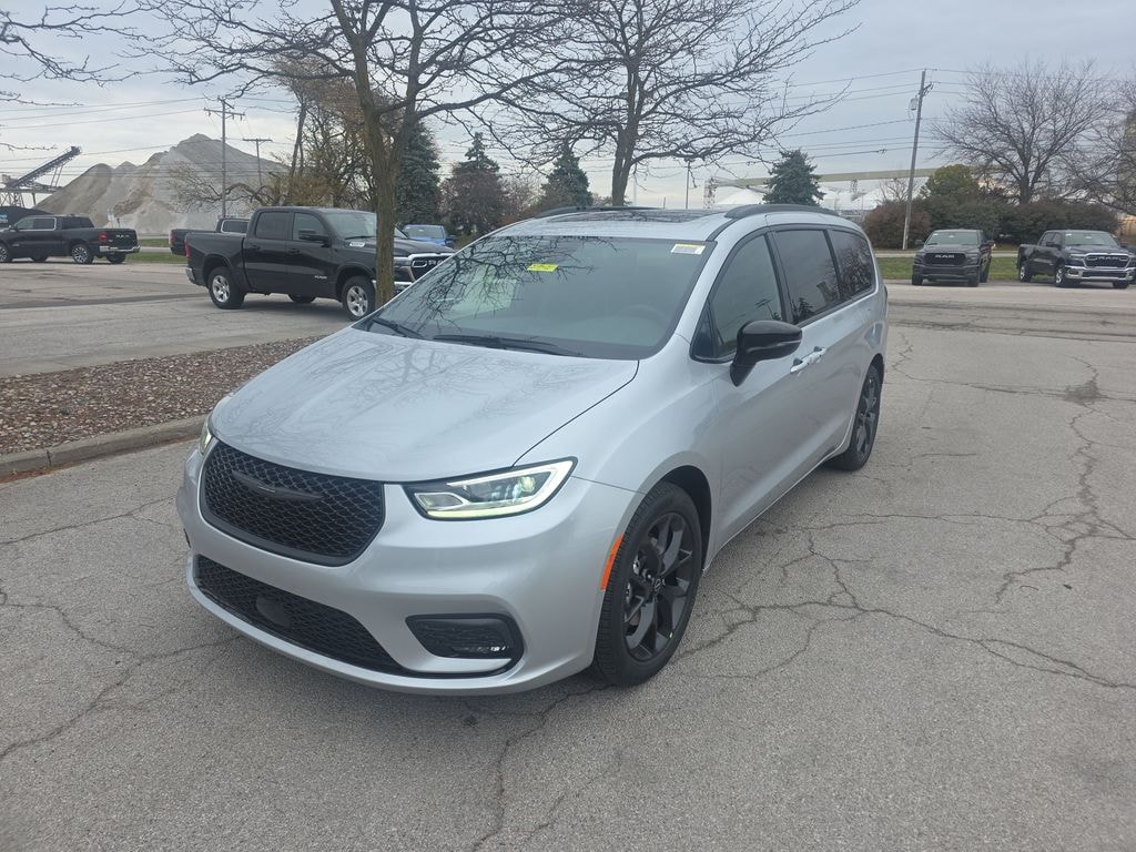 New 2026 Chrysler Pacifica LIMITED Passenger Van