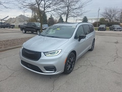 2026 Chrysler Pacifica LIMITED Passenger Van