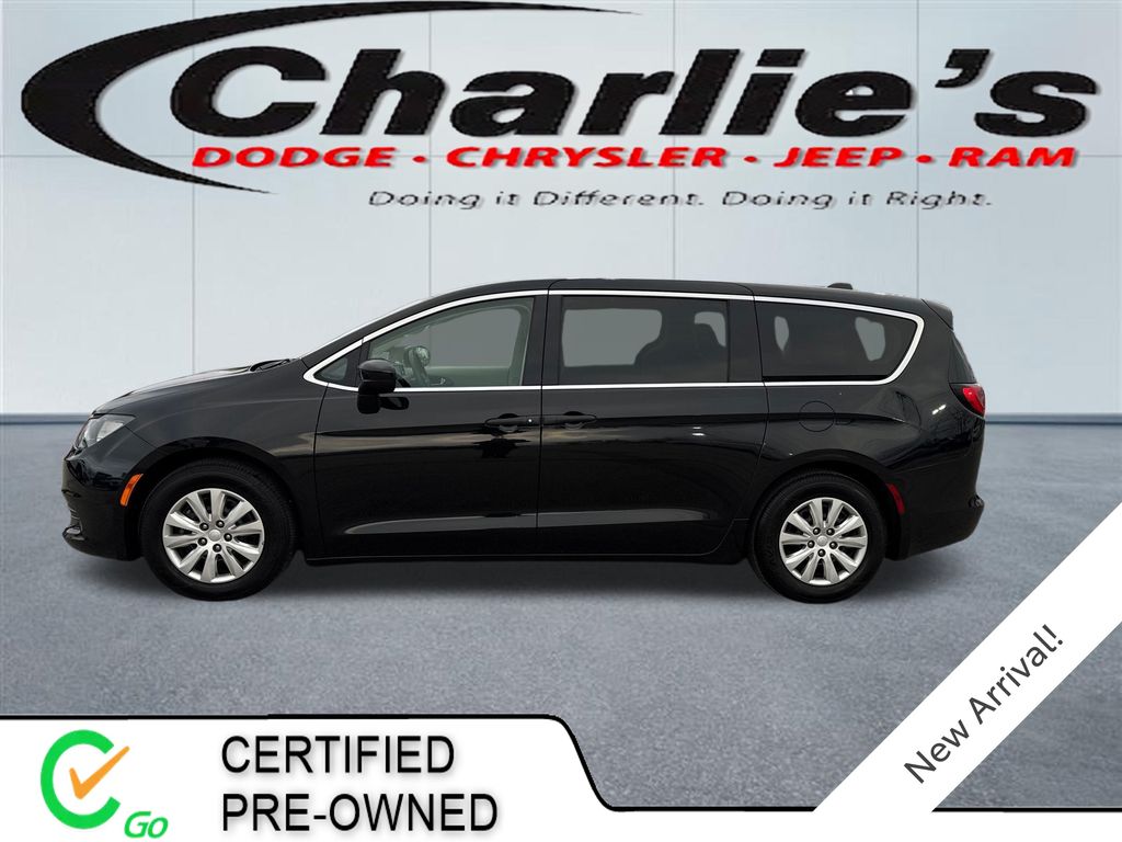 2018 Chrysler Pacifica L's photo