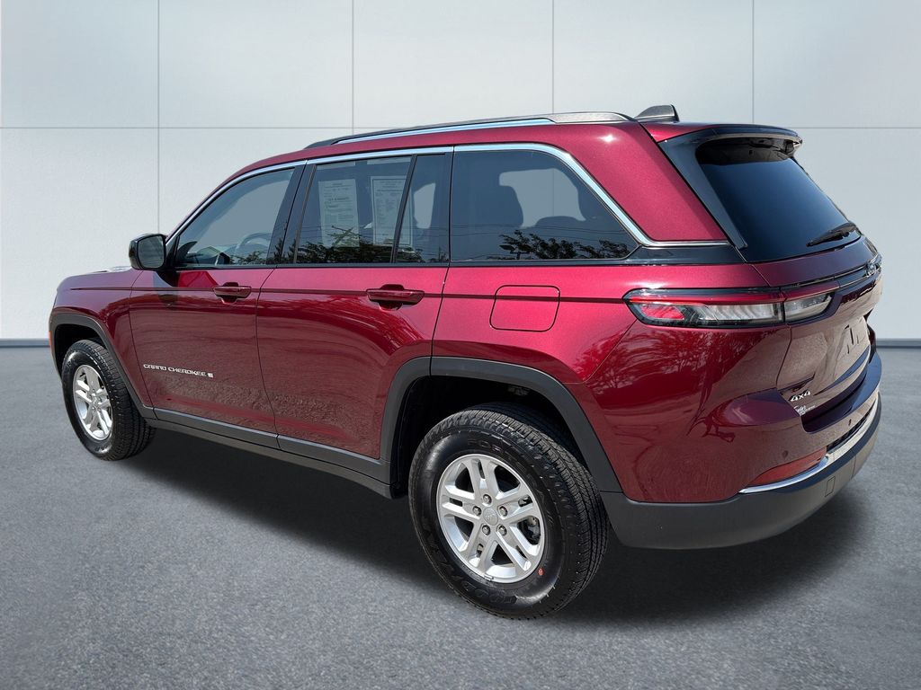 2023 Jeep Grand Cherokee Laredo photo 3