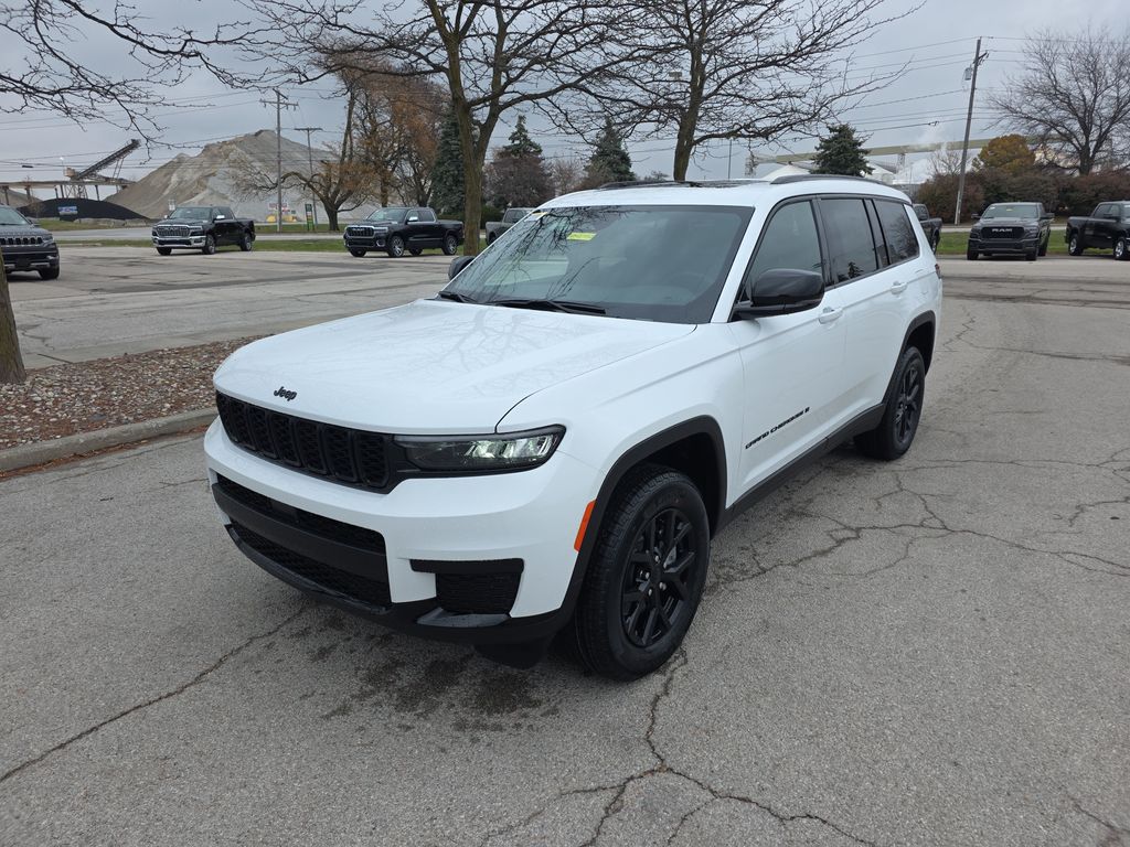 2025 Jeep Grand Cherokee L Altitude's photo