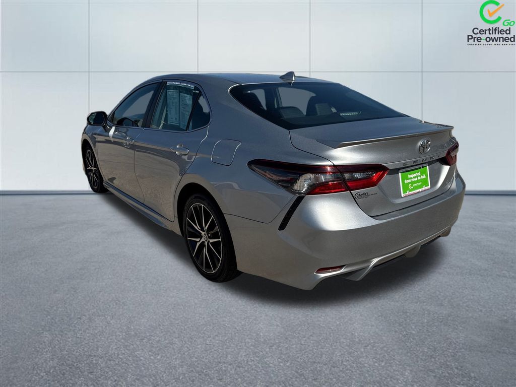 2021 Toyota Camry SE photo 3