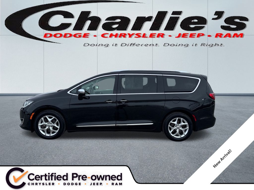 2020 Chrysler Pacifica Limited's photo