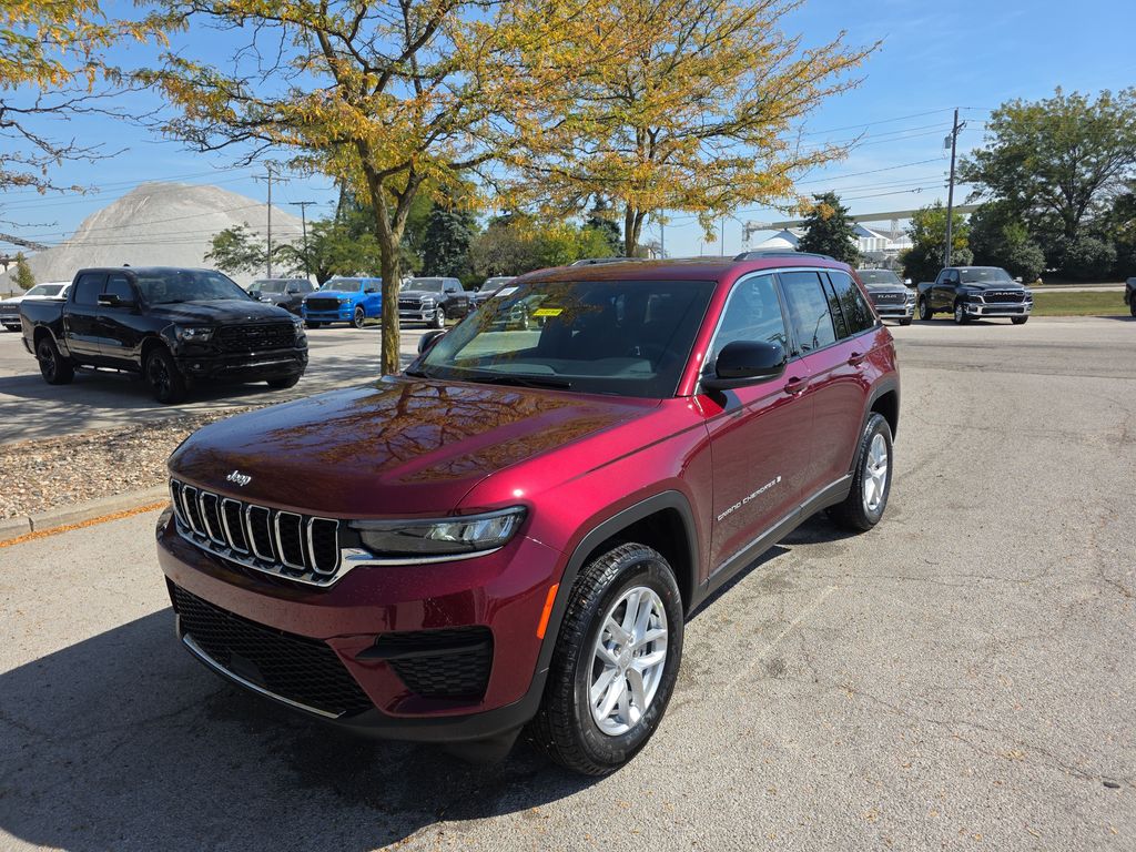 2025 Jeep Grand Cherokee Laredo's photo