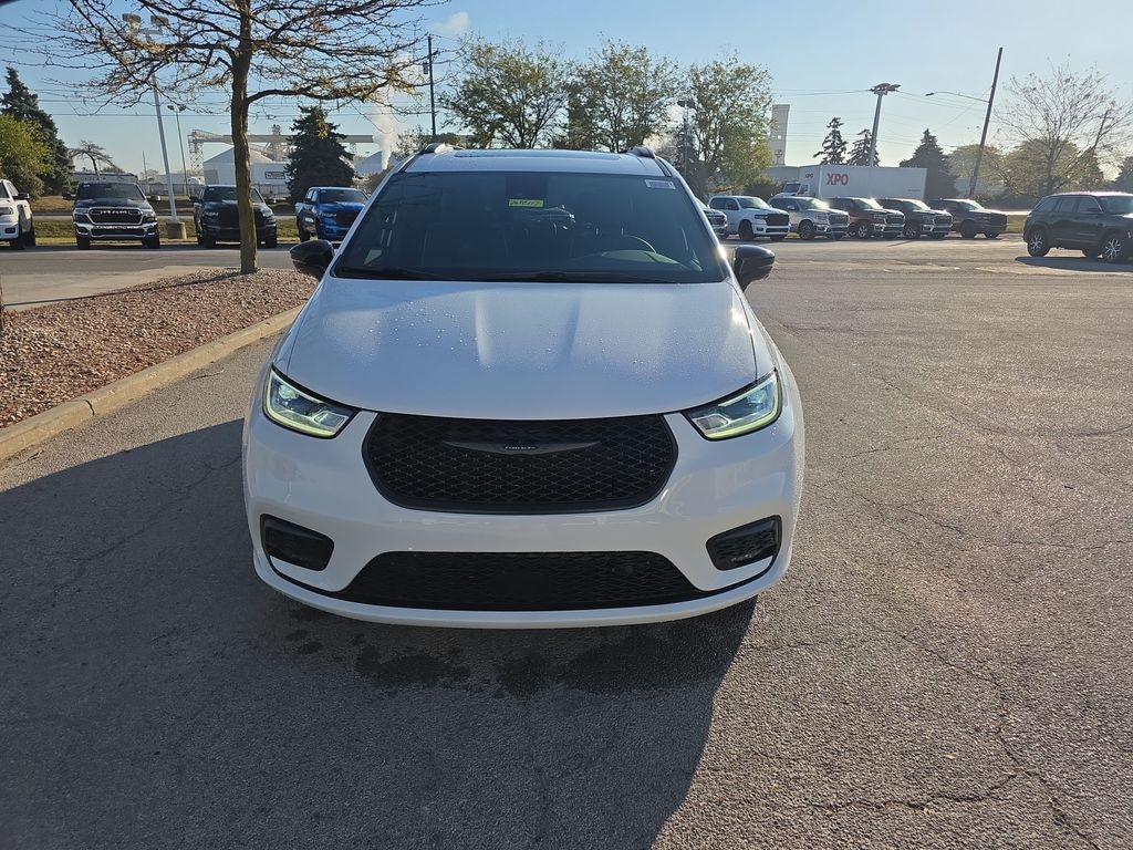 New 2026 Chrysler Pacifica LIMITED Passenger Van