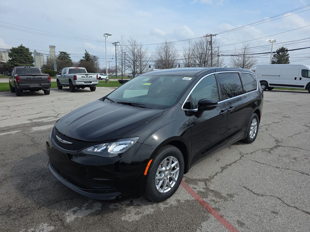 2026 Chrysler Voyager LX's photo