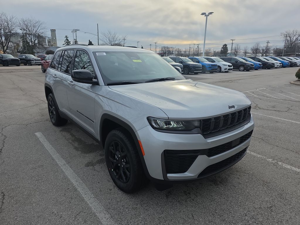 2026 Jeep Grand Cherokee Laredo - Photo 3