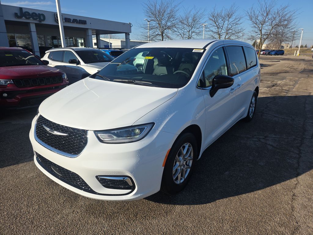 2026 Chrysler Pacifica Passenger Van 