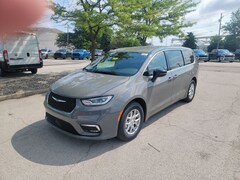 2025 Chrysler Pacifica SELECT Passenger Van