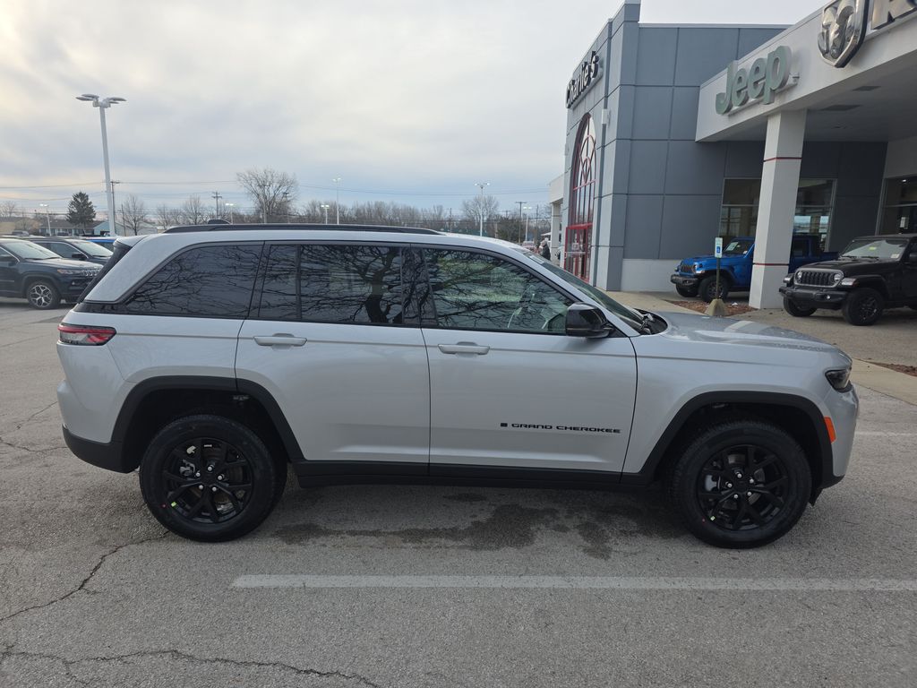 2026 Jeep Grand Cherokee Laredo - Photo 6