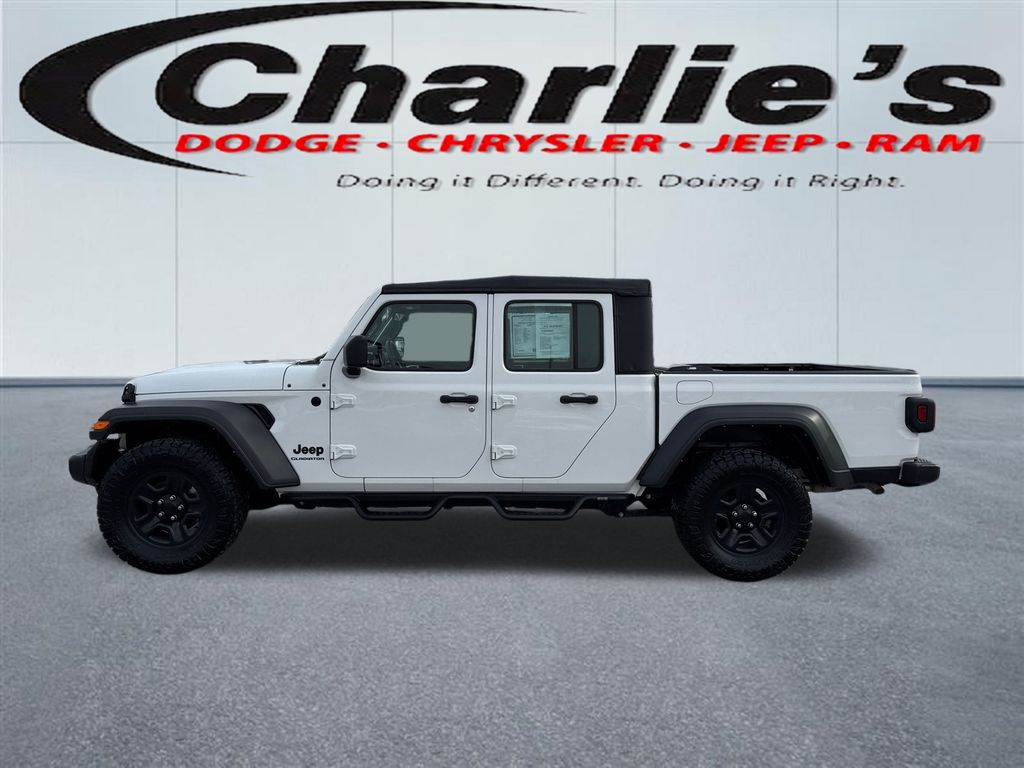 2021 Jeep Gladiator Sport's photo