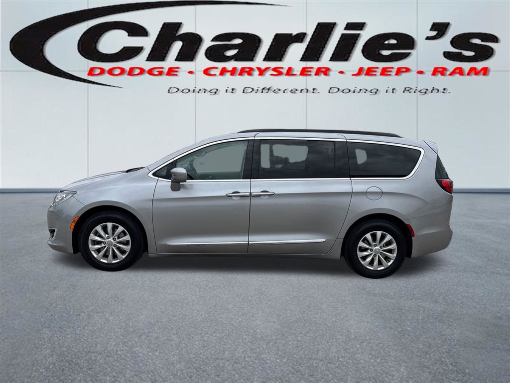 2017 Chrysler Pacifica Van 