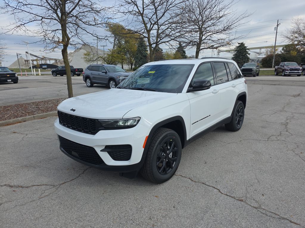 2025 Jeep Grand Cherokee Altitude's photo