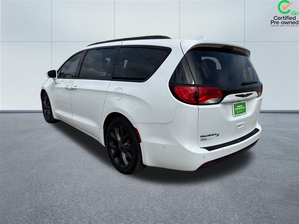 2019 Chrysler Pacifica Touring Plus photo 2