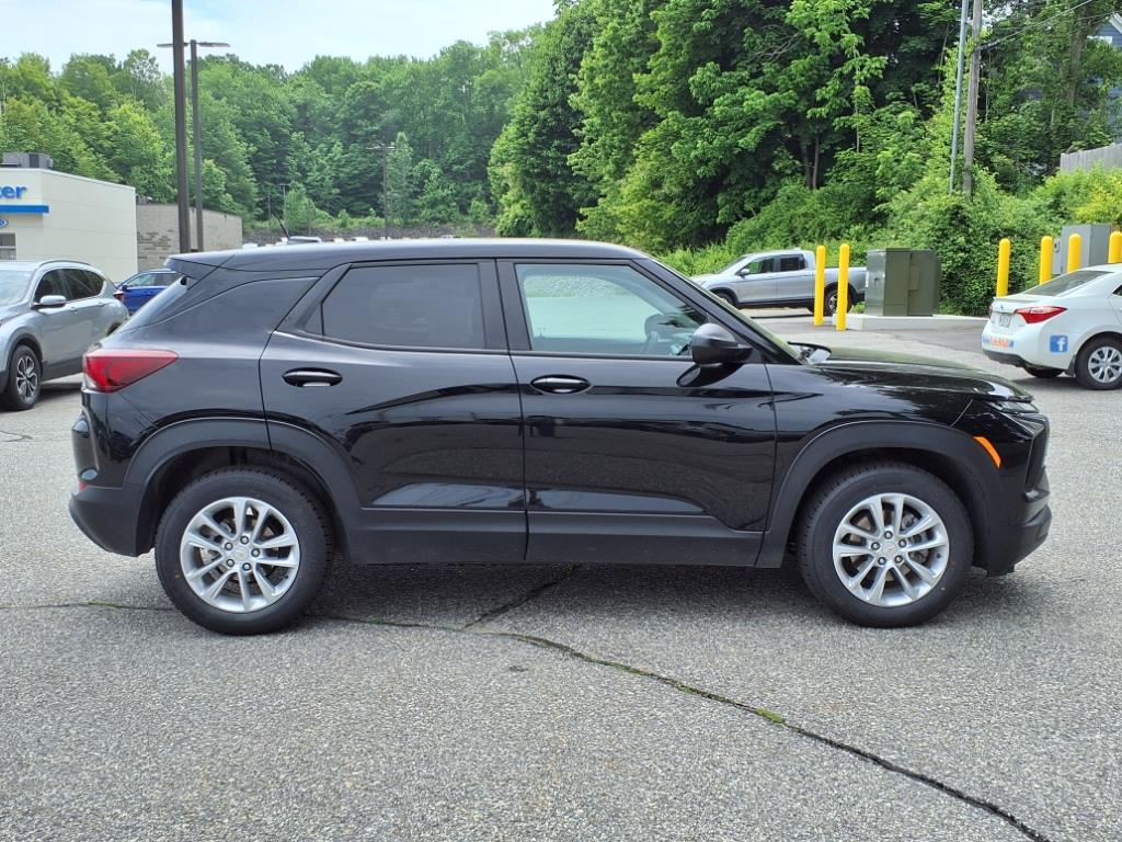 2024 Chevrolet Trailblazer LS photo 4