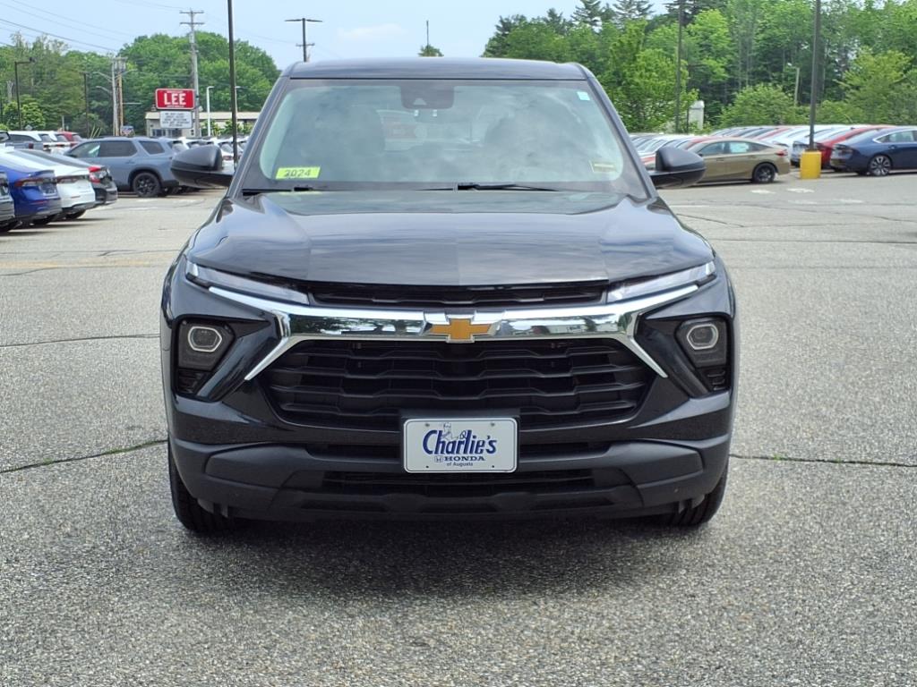 2024 Chevrolet Trailblazer LS photo 2