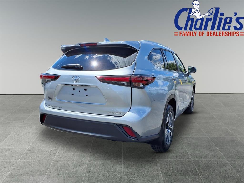 Used 2024 Toyota Highlander XLE AWD XLE SUV