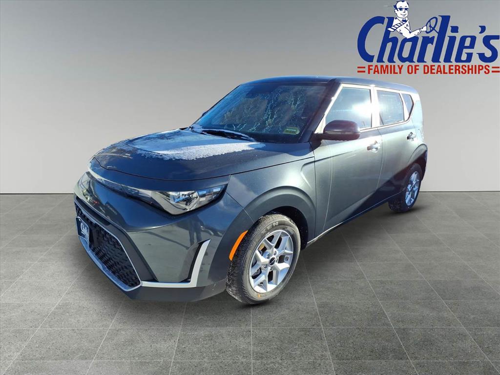 2025 Kia Soul LX's photo