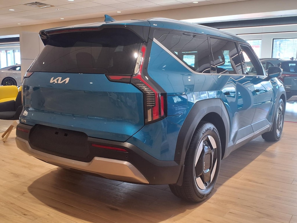 New 2026 Kia EV9 Wind SUV