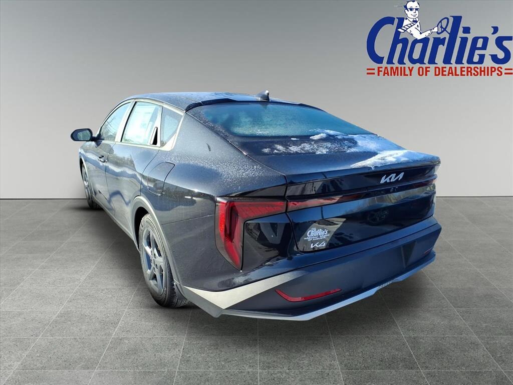 New 2025 Kia K4 LXS Sedan