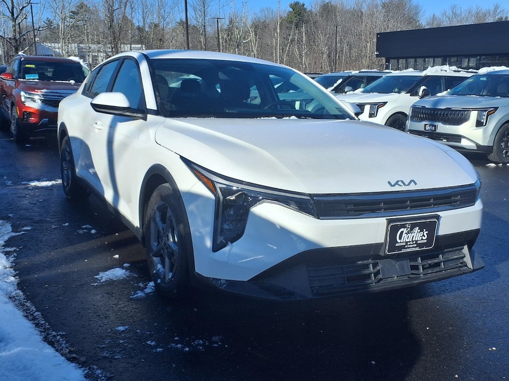 New 2025 Kia K4 LXS Sedan