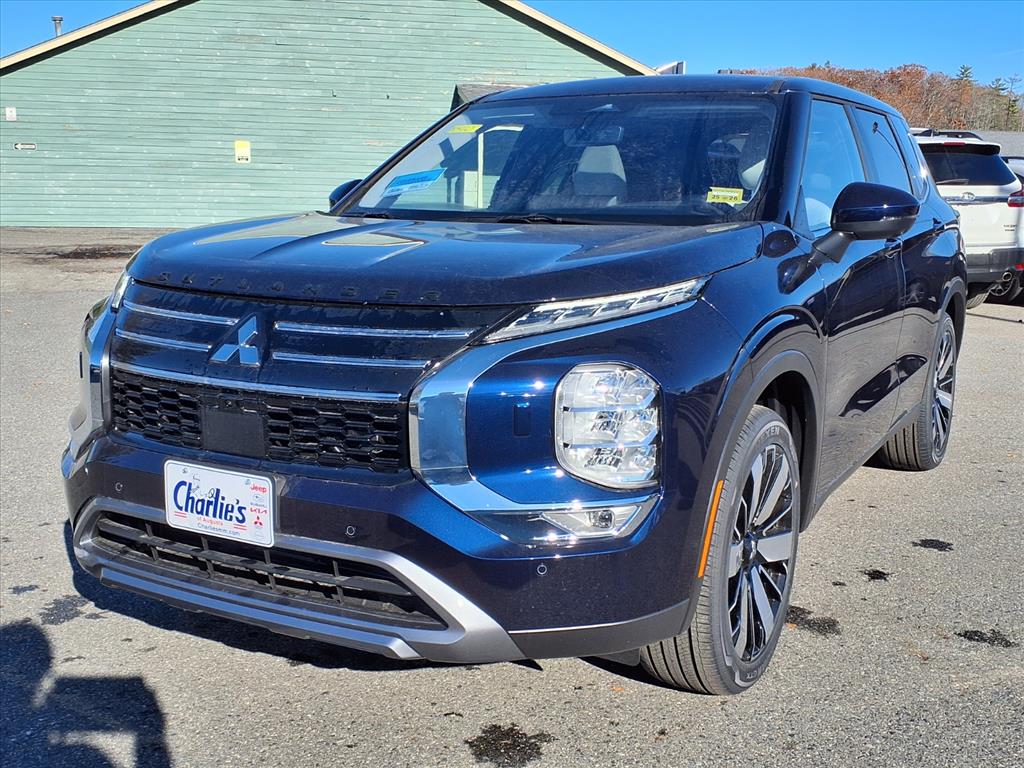 2025 Mitsubishi Outlander SE's photo