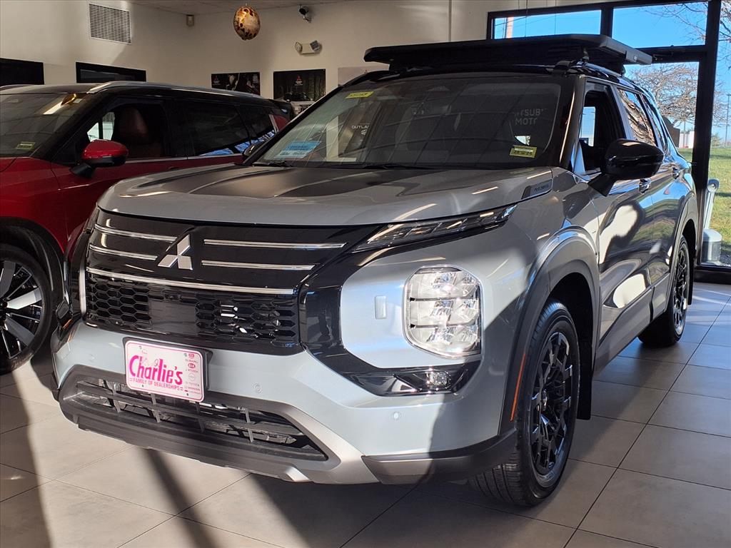 2025 Mitsubishi Outlander Trail Edition's photo