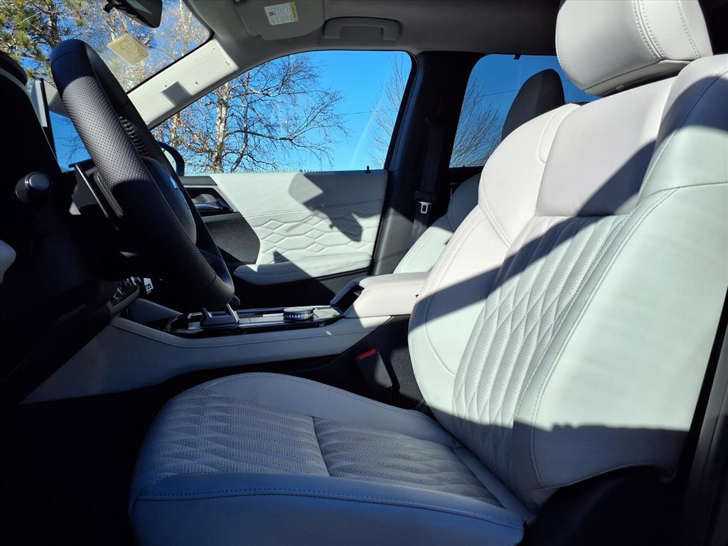 2025 Mitsubishi Outlander SEL Platinum Edition - Photo 6
