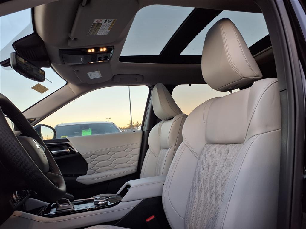 2025 Mitsubishi Outlander SEL Platinum Edition - Photo 7