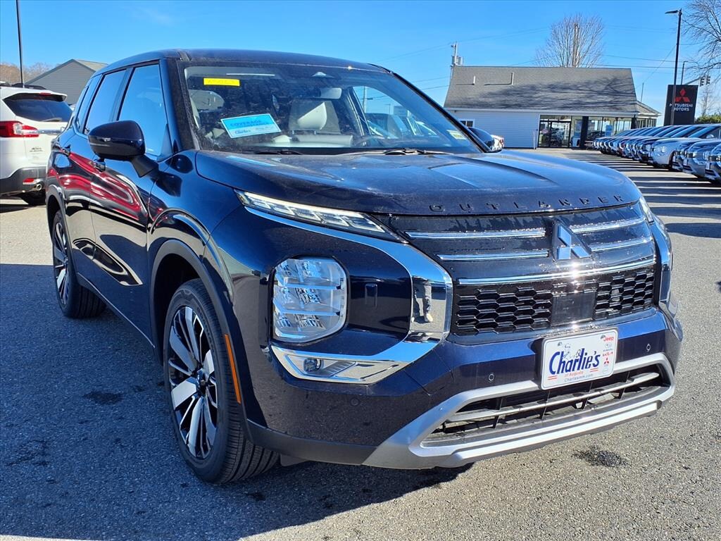 New 2025 Mitsubishi Outlander SE SUV