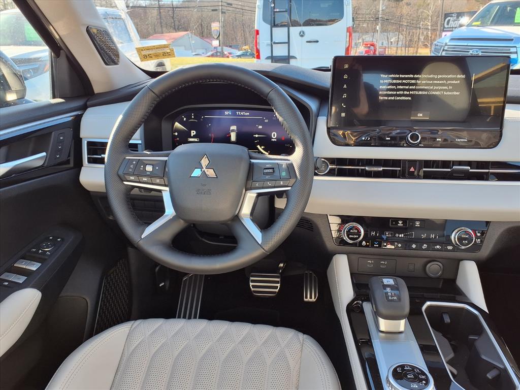 2025 Mitsubishi Outlander SEL Platinum Edition - Photo 9