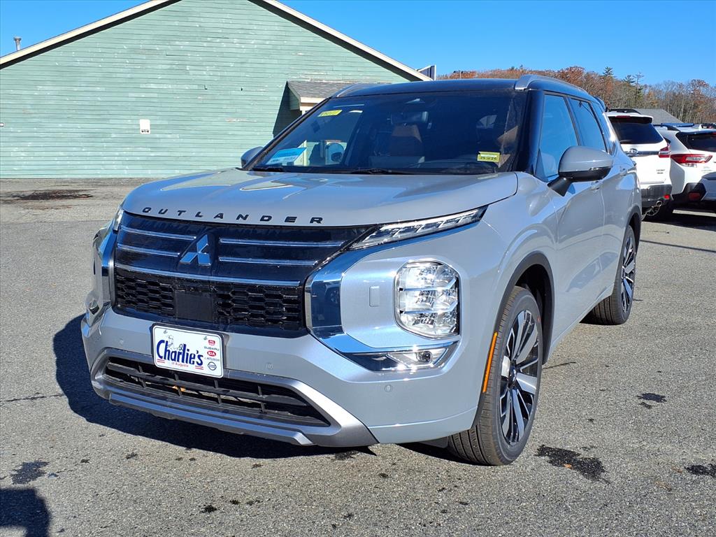 2025 Mitsubishi Outlander SEL's photo