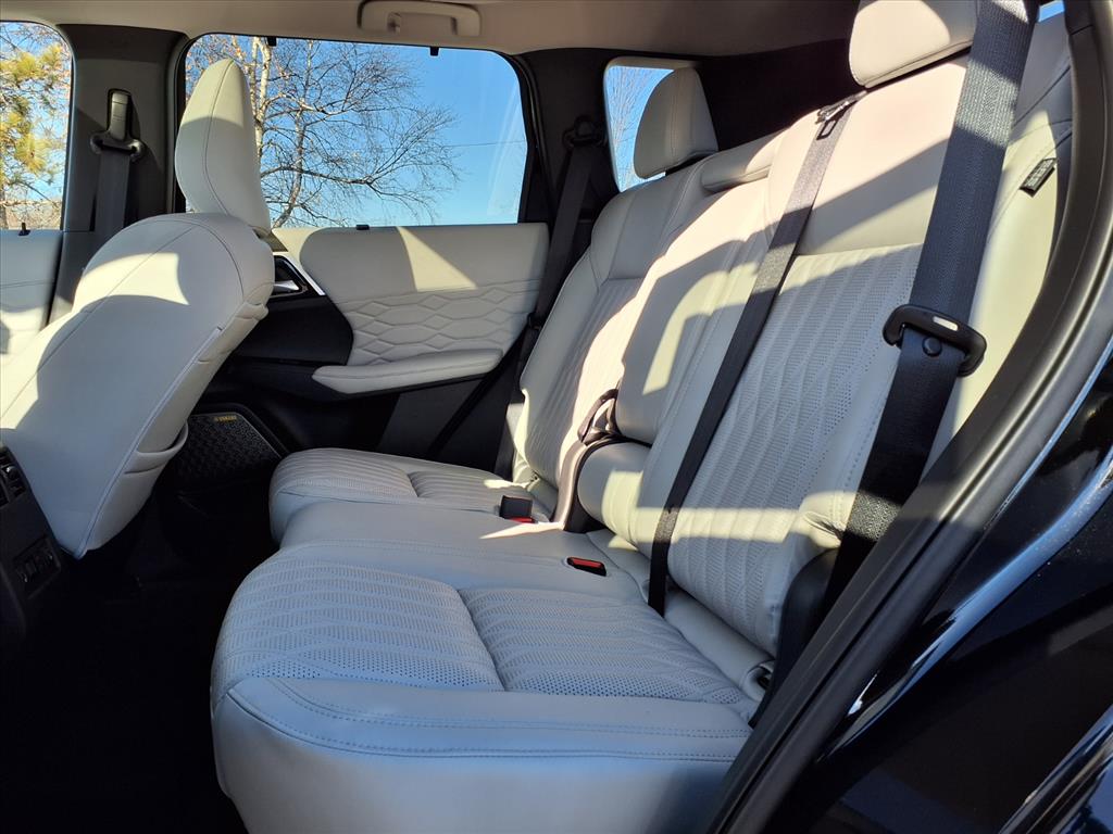 2025 Mitsubishi Outlander SEL Platinum Edition - Photo 8