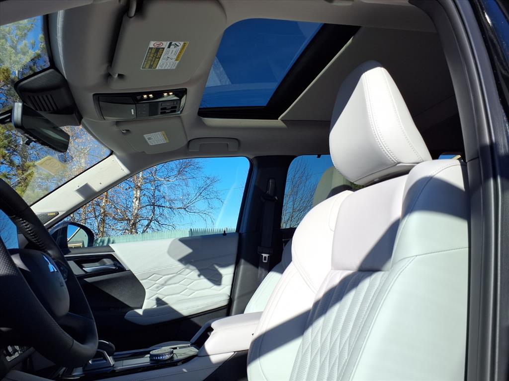 2025 Mitsubishi Outlander SEL Platinum Edition - Photo 7