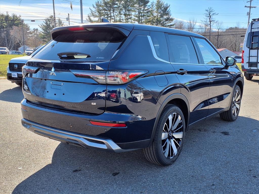 2025 Mitsubishi Outlander SE photo 4