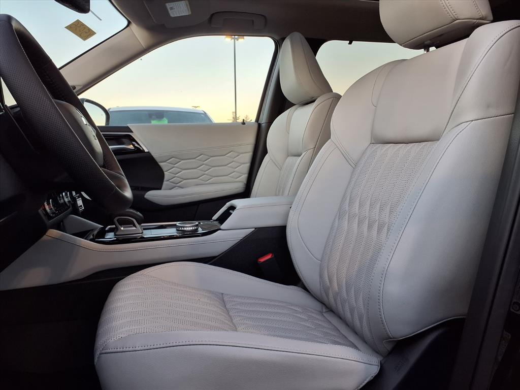 2025 Mitsubishi Outlander SEL Platinum Edition - Photo 6