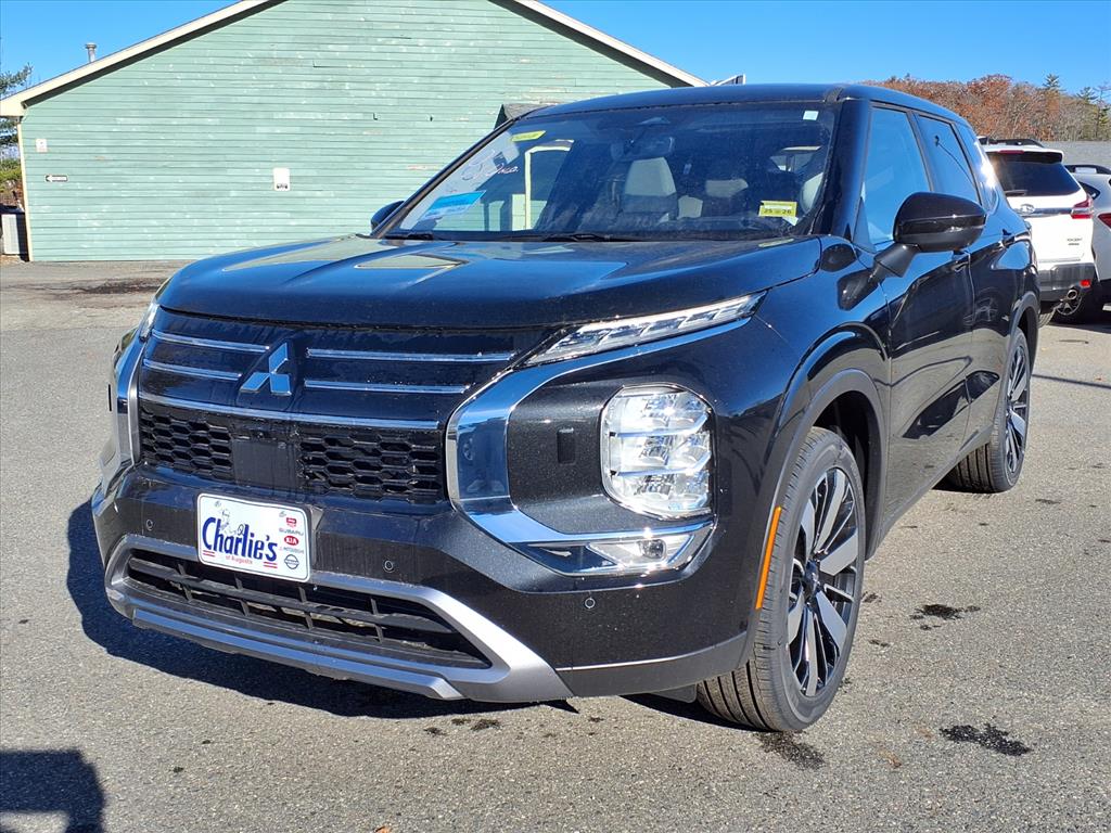 2025 Mitsubishi Outlander SE's photo