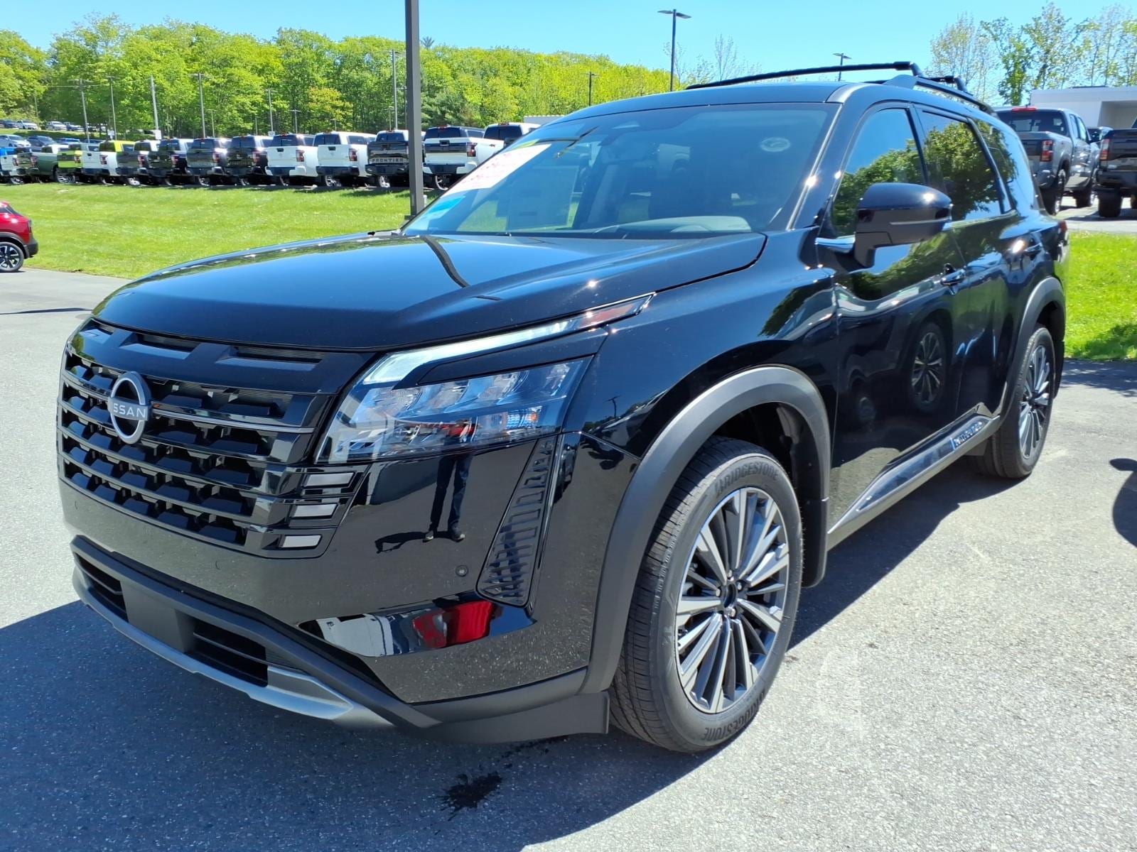 2026 Nissan Pathfinder Platinum 4WD's photo