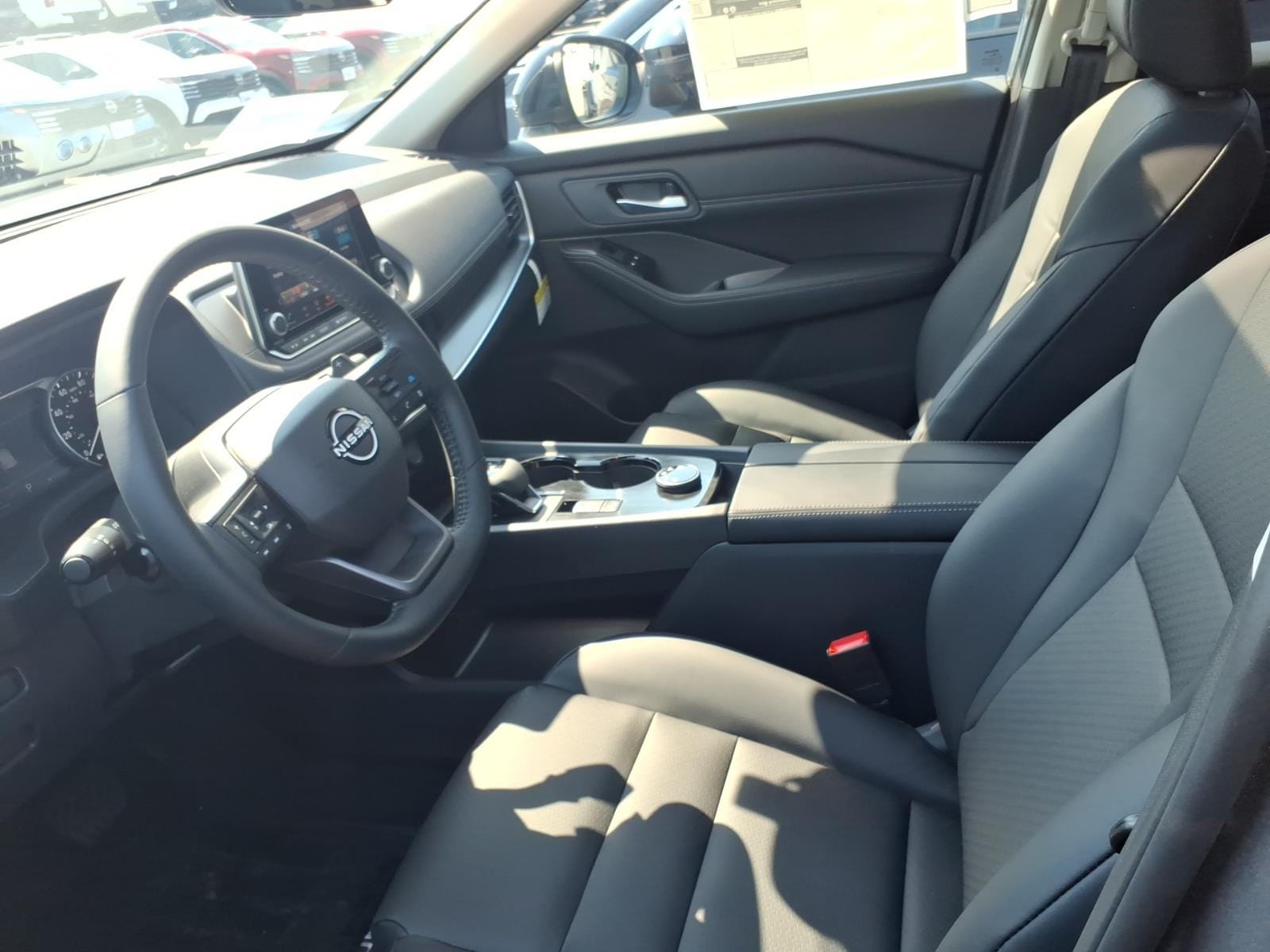 2026 Nissan Rogue Dark Armor - Photo 6