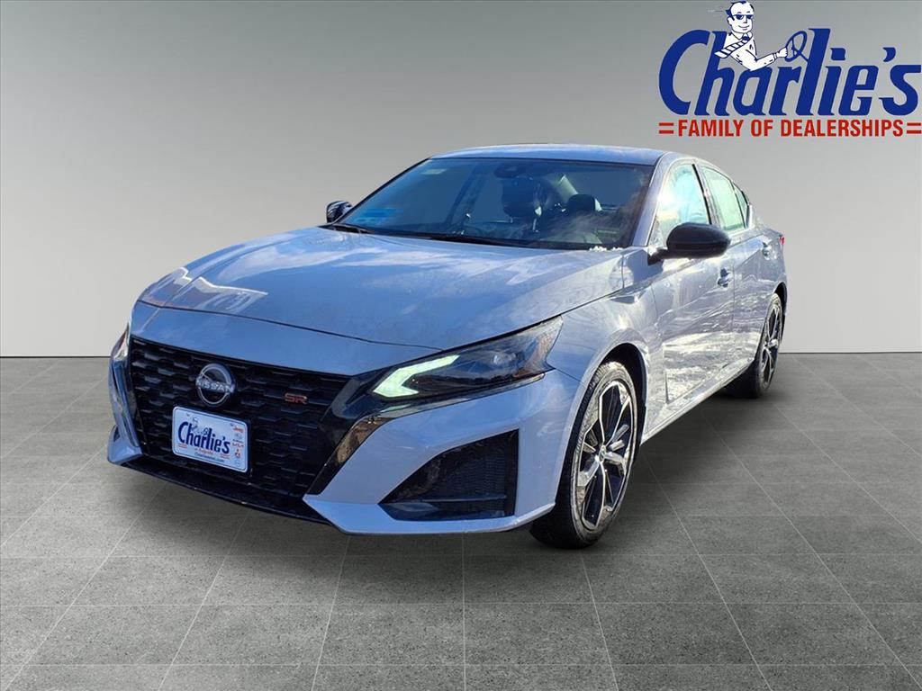 2025 Nissan Altima SR's photo